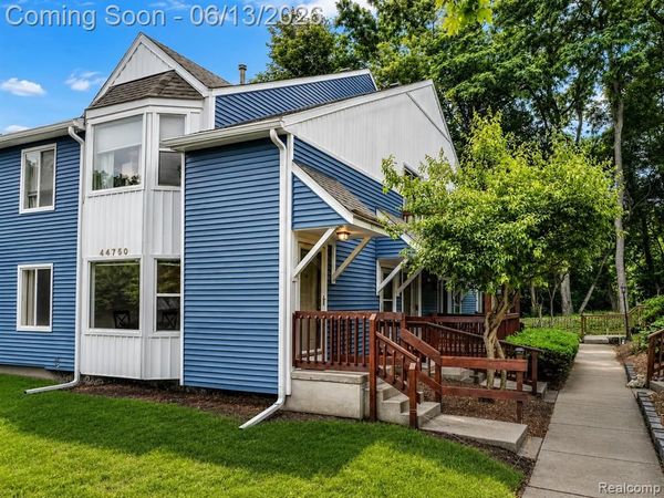 44750 Bayview Drive, Novi, MI 48377