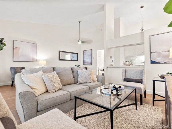 906 Camino Real, Unit 202, Redondo Beach, CA 90277