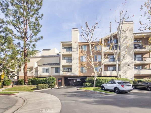 5500 Owensmouth Avenue, Unit 216, Woodland Hills, CA 91367