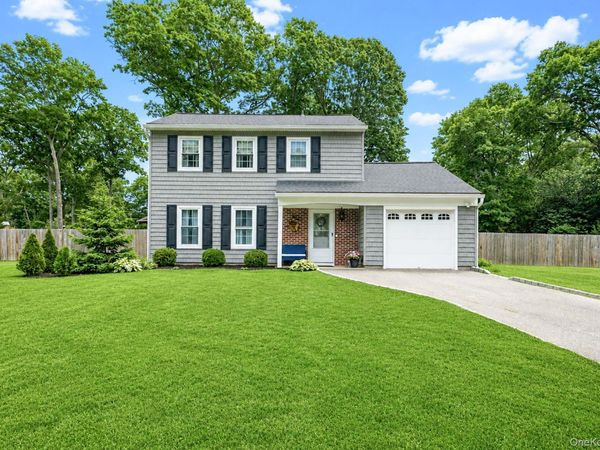 4 Green Terrace , Ridge, NY 11961