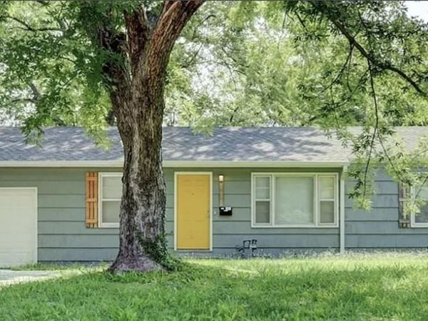 10109 Hillcrest Road, Kansas City, MO 64134
