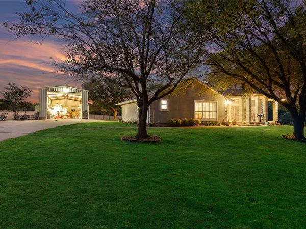 2104-B W Holiday, Fate, TX 75087