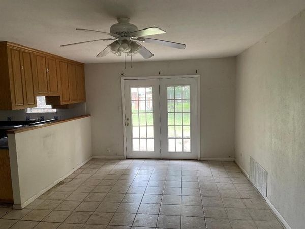 536 Tarrant Avenue, Burleson, TX 76028