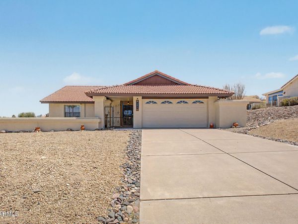 15813 E EL LAGO Boulevard, Fountain Hills, AZ 85268