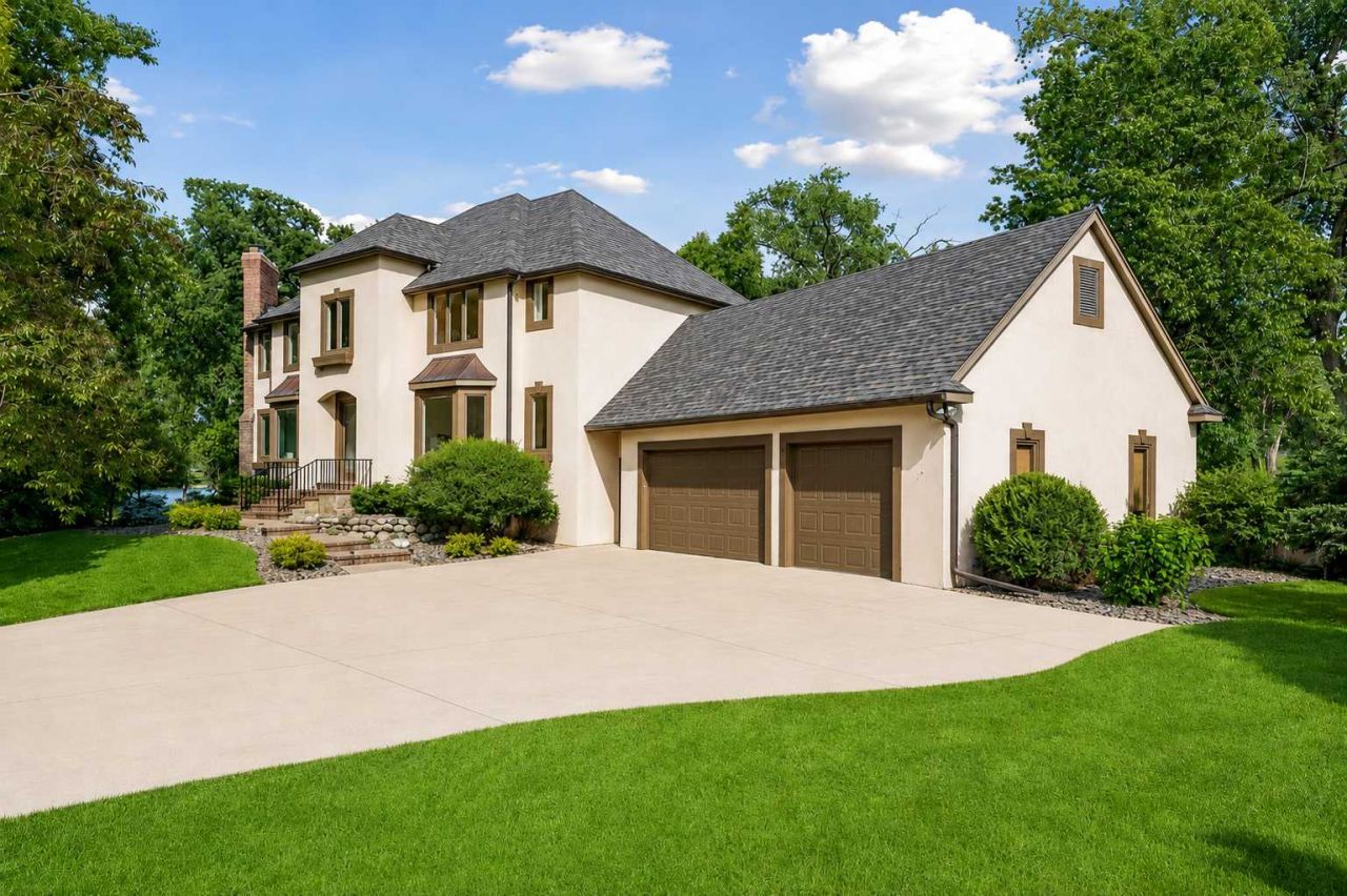 8803 Cove Pointe Road, Eden Prairie, MN 55347