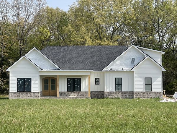 933 Ovoca Lake Rd , Tullahoma, TN 37388