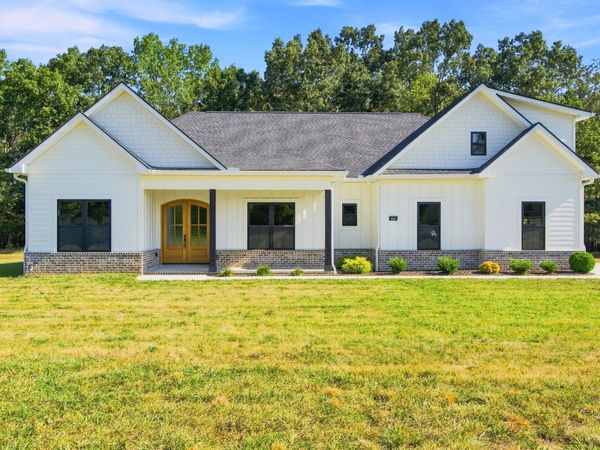 933 Ovoca Lake Rd , Tullahoma, TN 37388