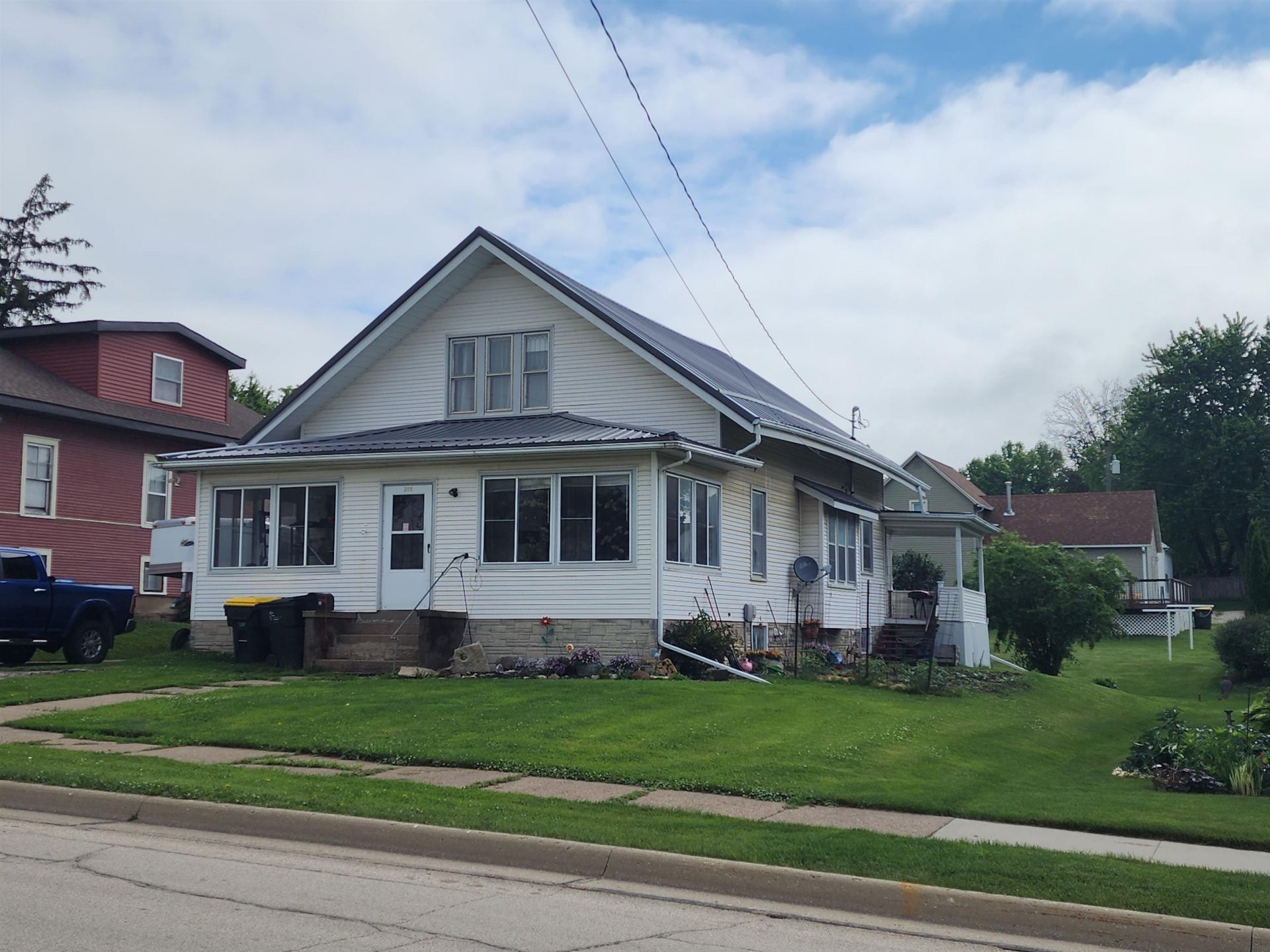 305 2nd NW Street, Waukon, IA 52172 Main Photo