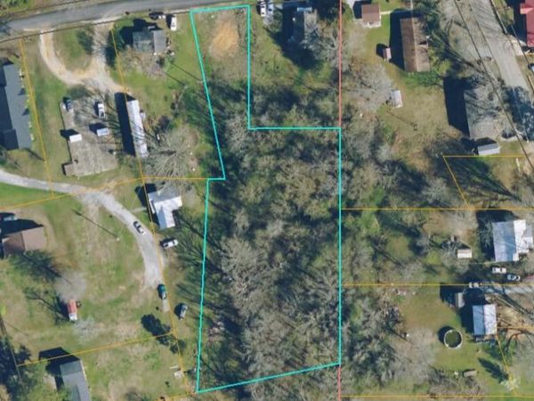 School Ln., Baldwyn, MS 38824