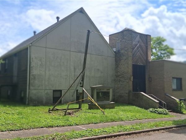 130 Walters, Springdale, PA 15144