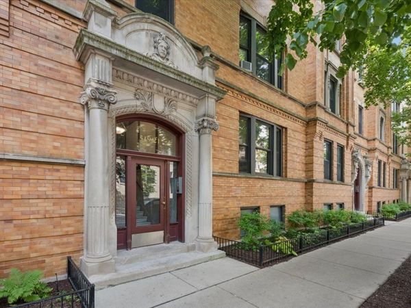 521 W Surf Street , Unit 3, Chicago, IL 60657