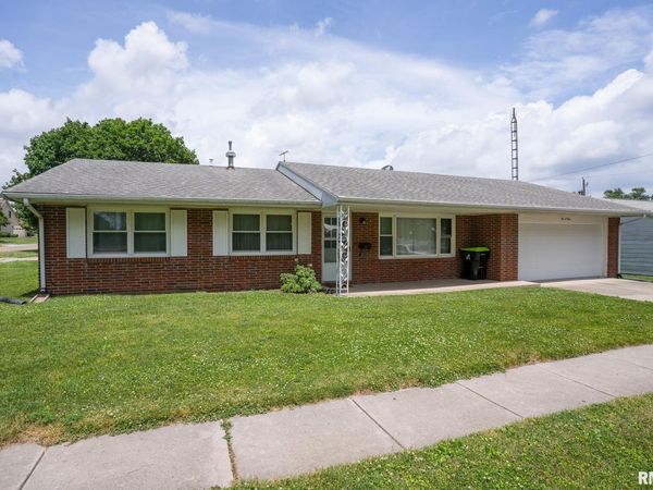 101 E LOGAN Street, Hartsburg, IL 62643