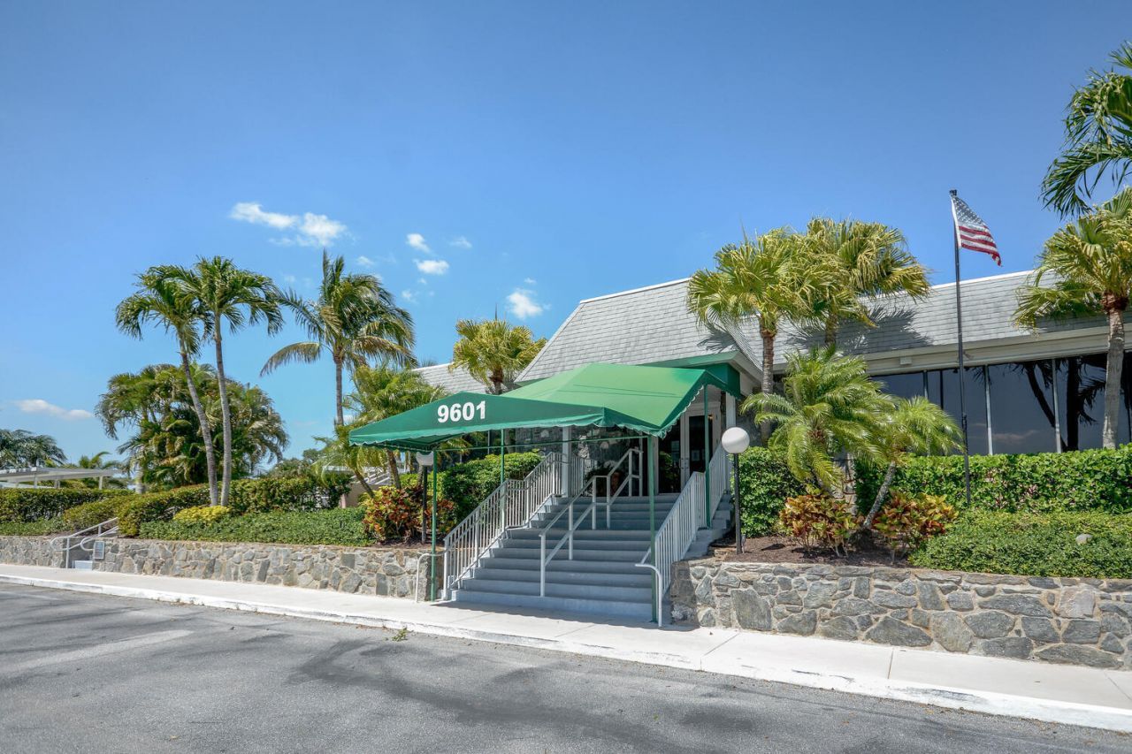 18081 SE Country Club Drive, Unit 26-256, Jupiter, FL 33469 Photo