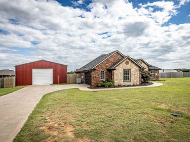 93 NE Simmons Cir, Fletcher, OK 73541