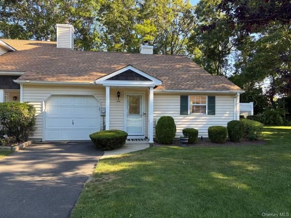 532 Race Place , Oakdale, NY 11769