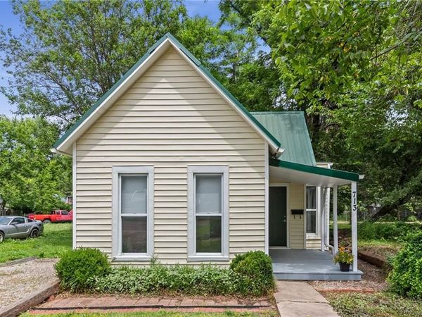 713 S Sycamore Street, Ottawa, KS 66067