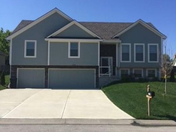3808 SW McDanial Avenue, Blue Springs, MO 64015