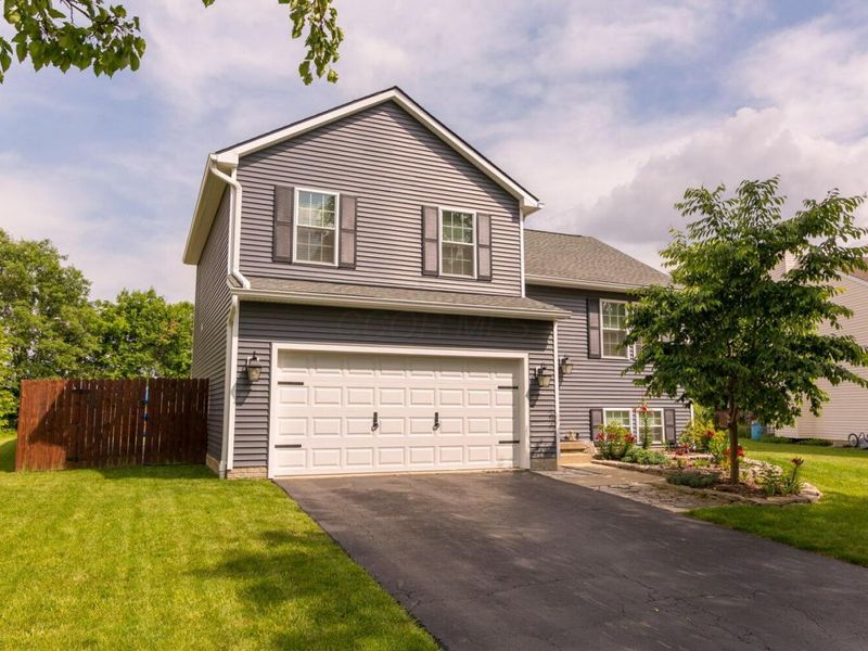 161 Wyckshire Drive, Pataskala, OH 43062 Photo 1