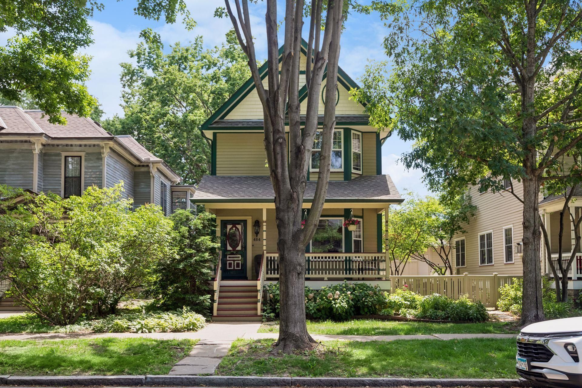 484 Laurel Avenue Saint Paul, MN 55102
