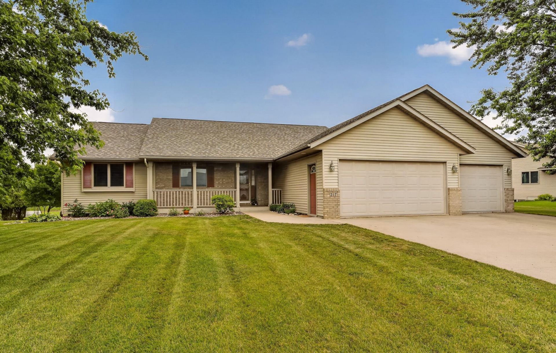 217 Whispering Hills Drive , Saint Charles, MN 55972