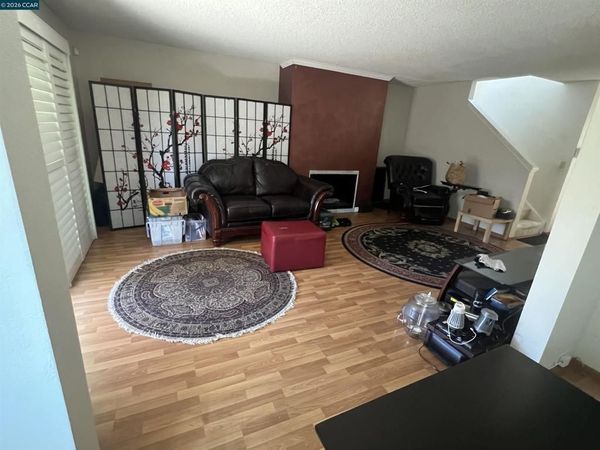 2 Tarn Ct, Hercules, CA 94547