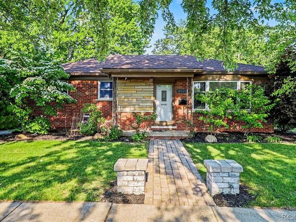 27591 Little Mack Avenue, St. Clair Shores, MI 48081
