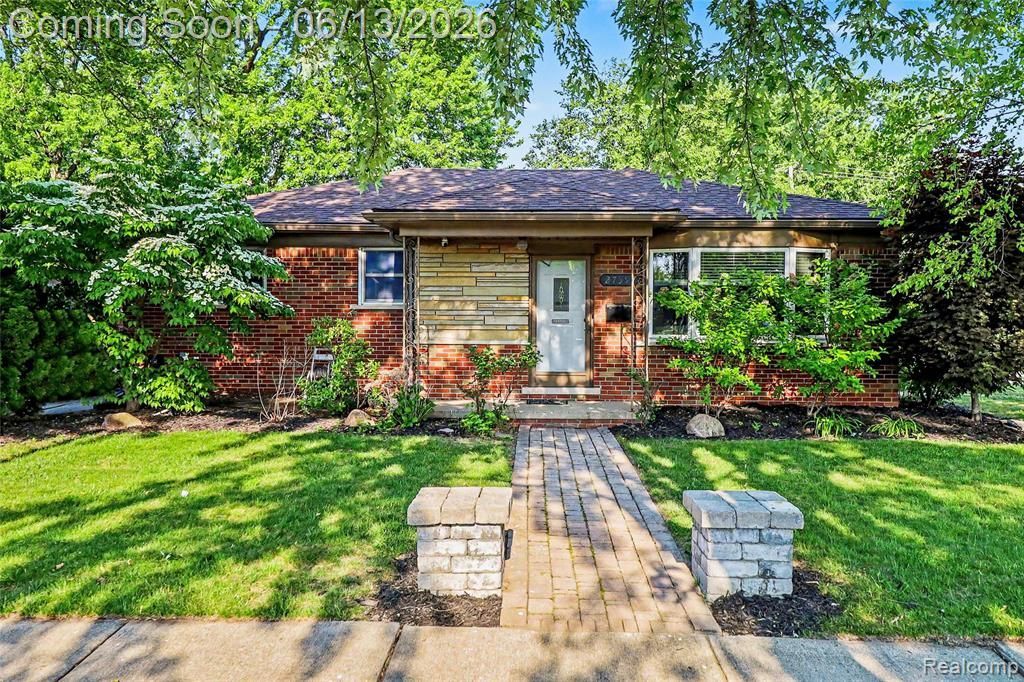 27591 Little Mack Avenue, Saint Clair Shores, MI 48081 Main Photo
