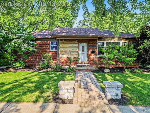27591 Little Mack Avenue, St. Clair Shores, MI 48081