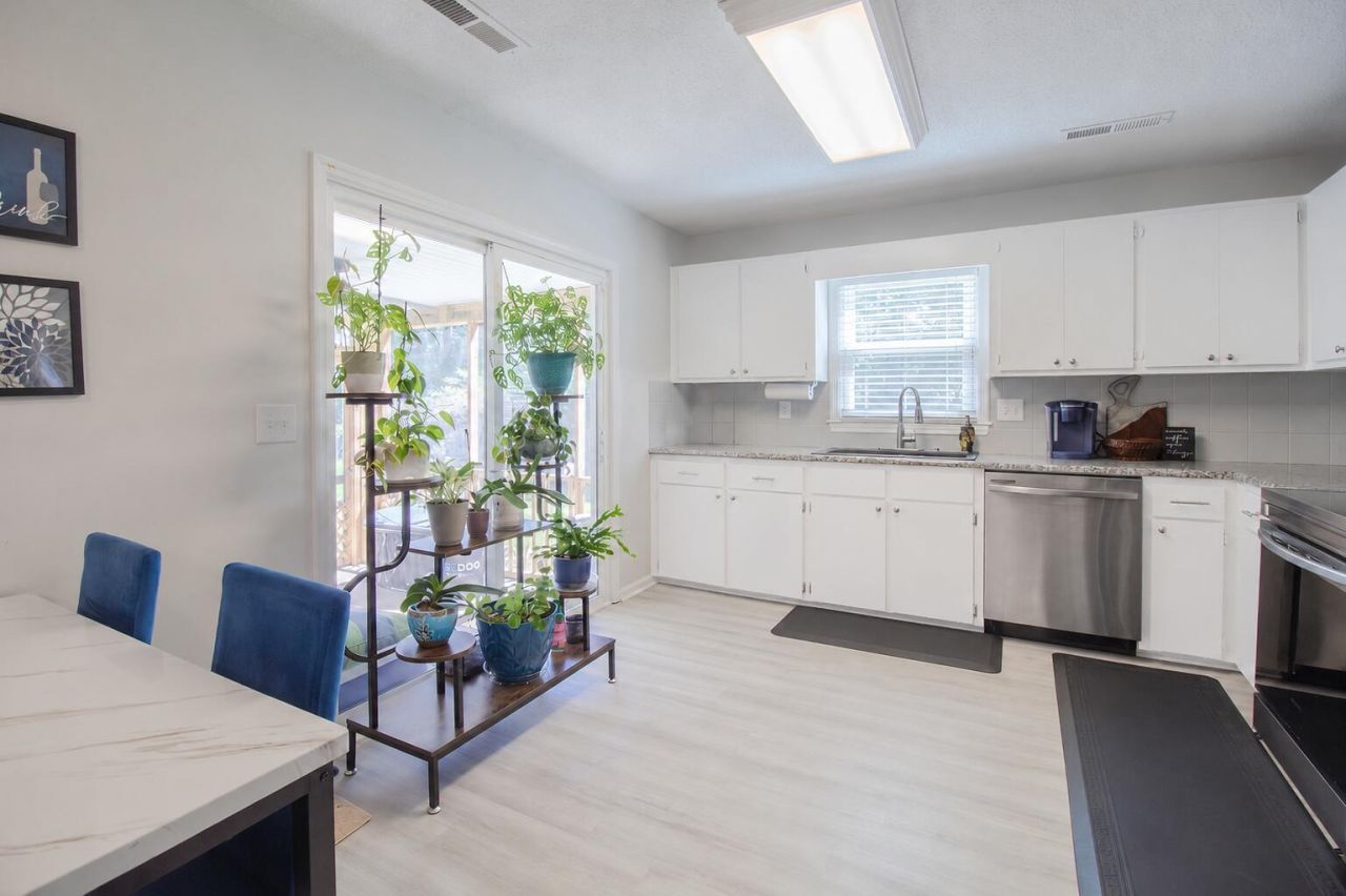 107 White Water Court Photo 10