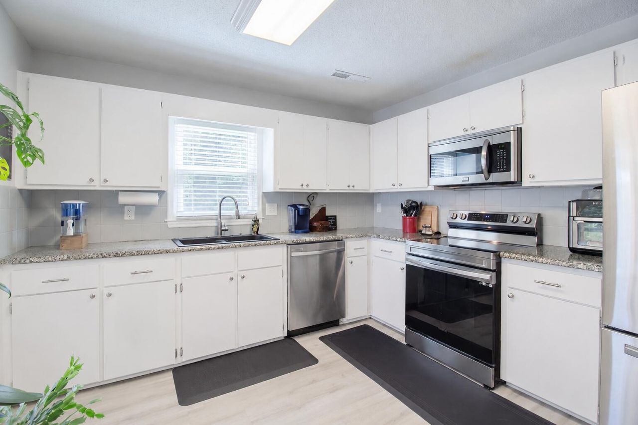 107 White Water Court Photo 12
