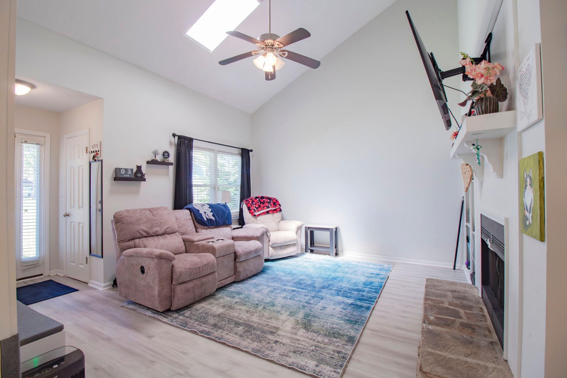 107 White Water Court Photo 4