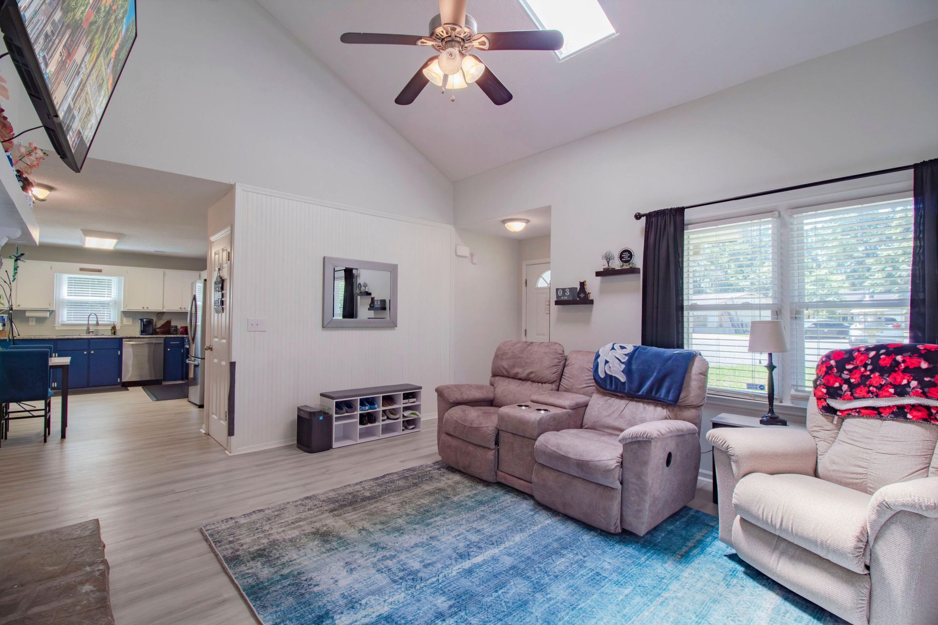 107 White Water Court Photo 5