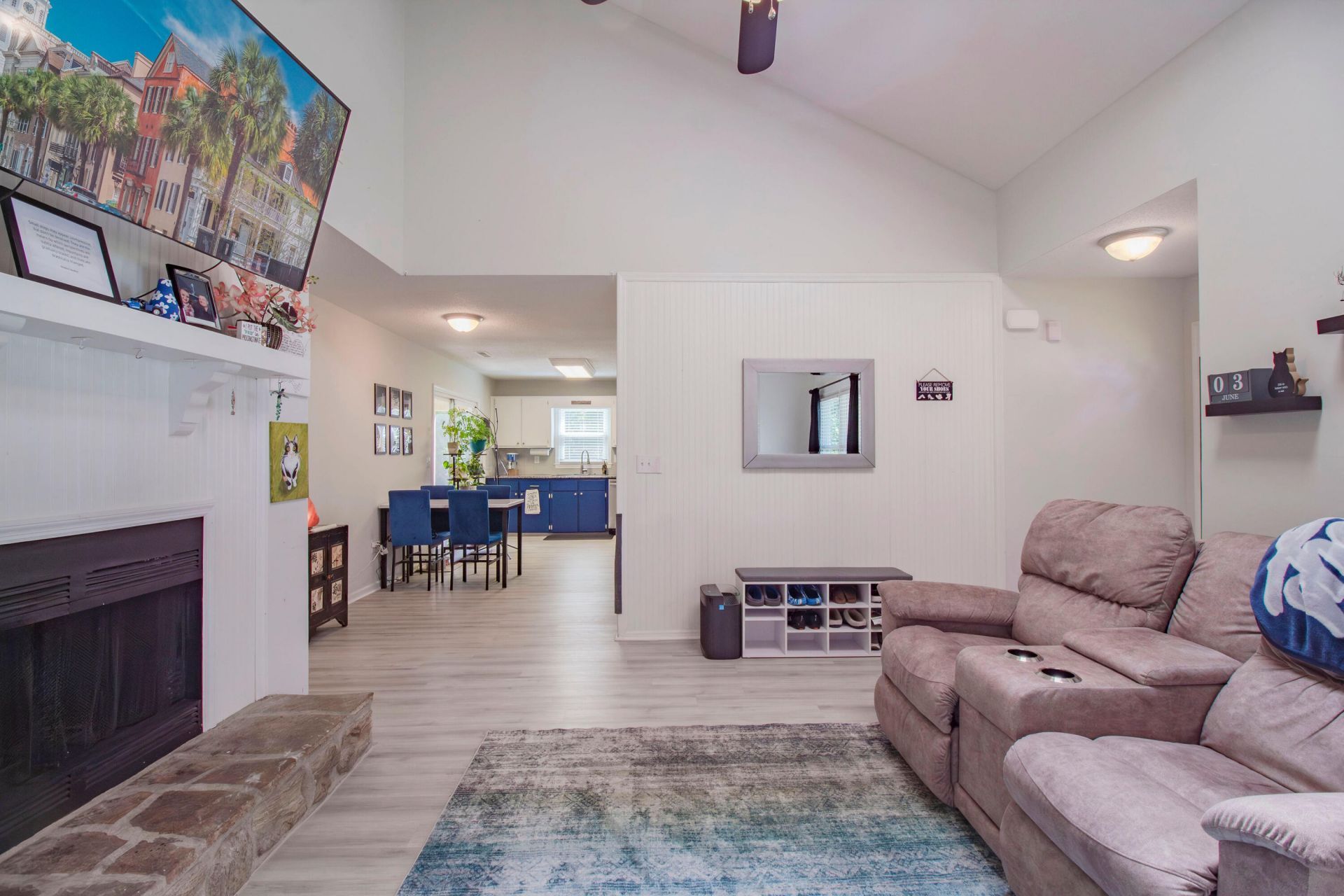 107 White Water Court Photo 6