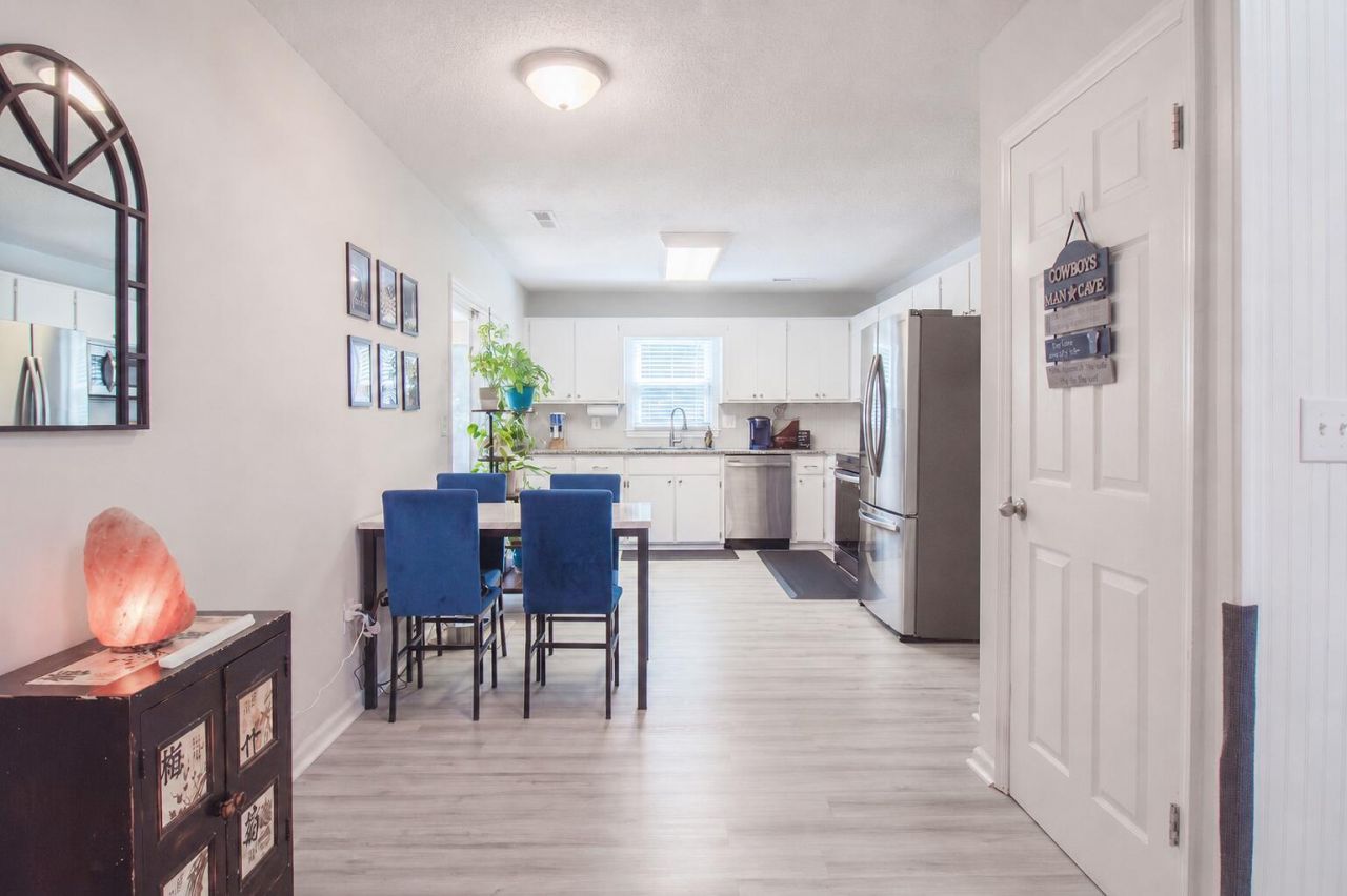107 White Water Court Photo 8