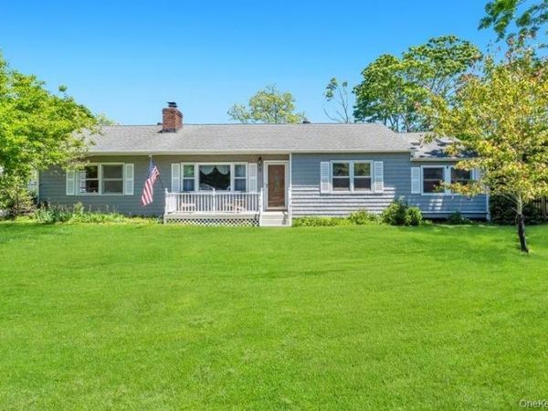 9 Epson Course , Brookhaven, NY 11719