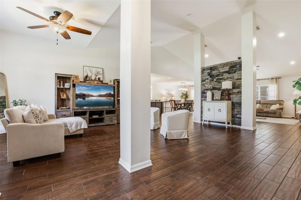 24023 Weldon Drive, Eustis, FL 32736 Photo