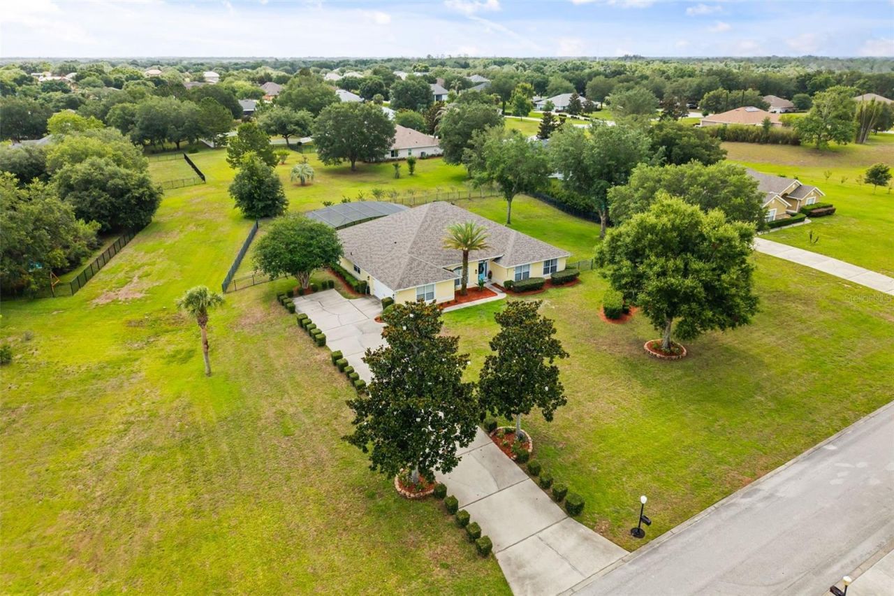 24023 Weldon Drive, Eustis, FL 32736 Photo