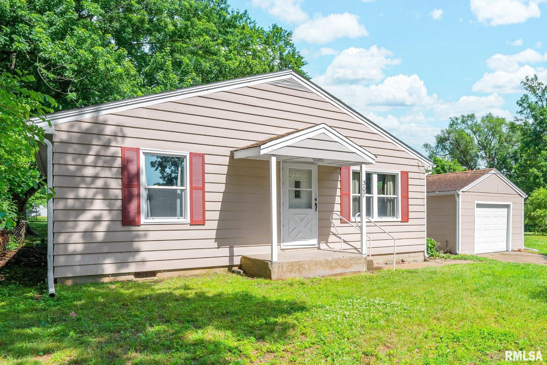 307 Wagner Street, Washington, IL 61571 Main Photo