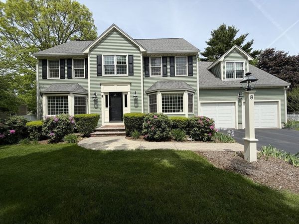 8 Bristol Ln, Walpole, MA 02032