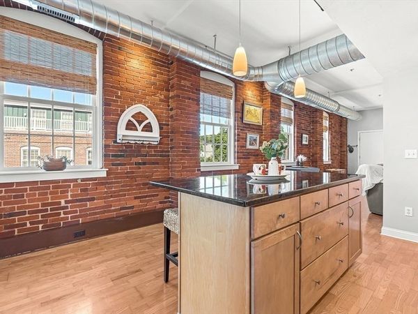 25 Cedar St, Unit 14, Amesbury, MA 01913