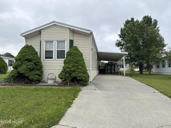 222 Pinewood Circle, Lima, OH 45804