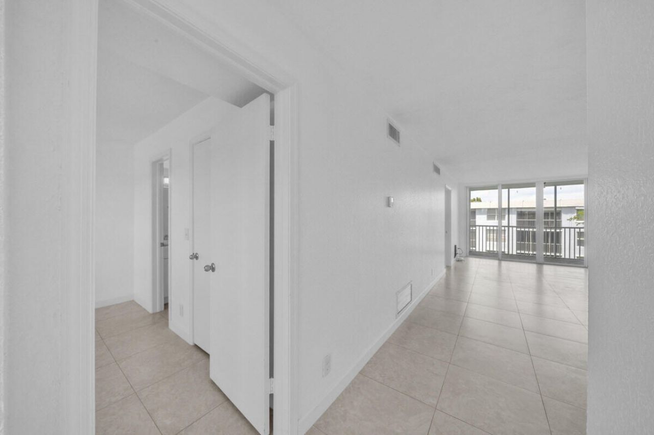 2016 S Federal Highway, Unit 404, Boynton Beach, FL 33435 Photo