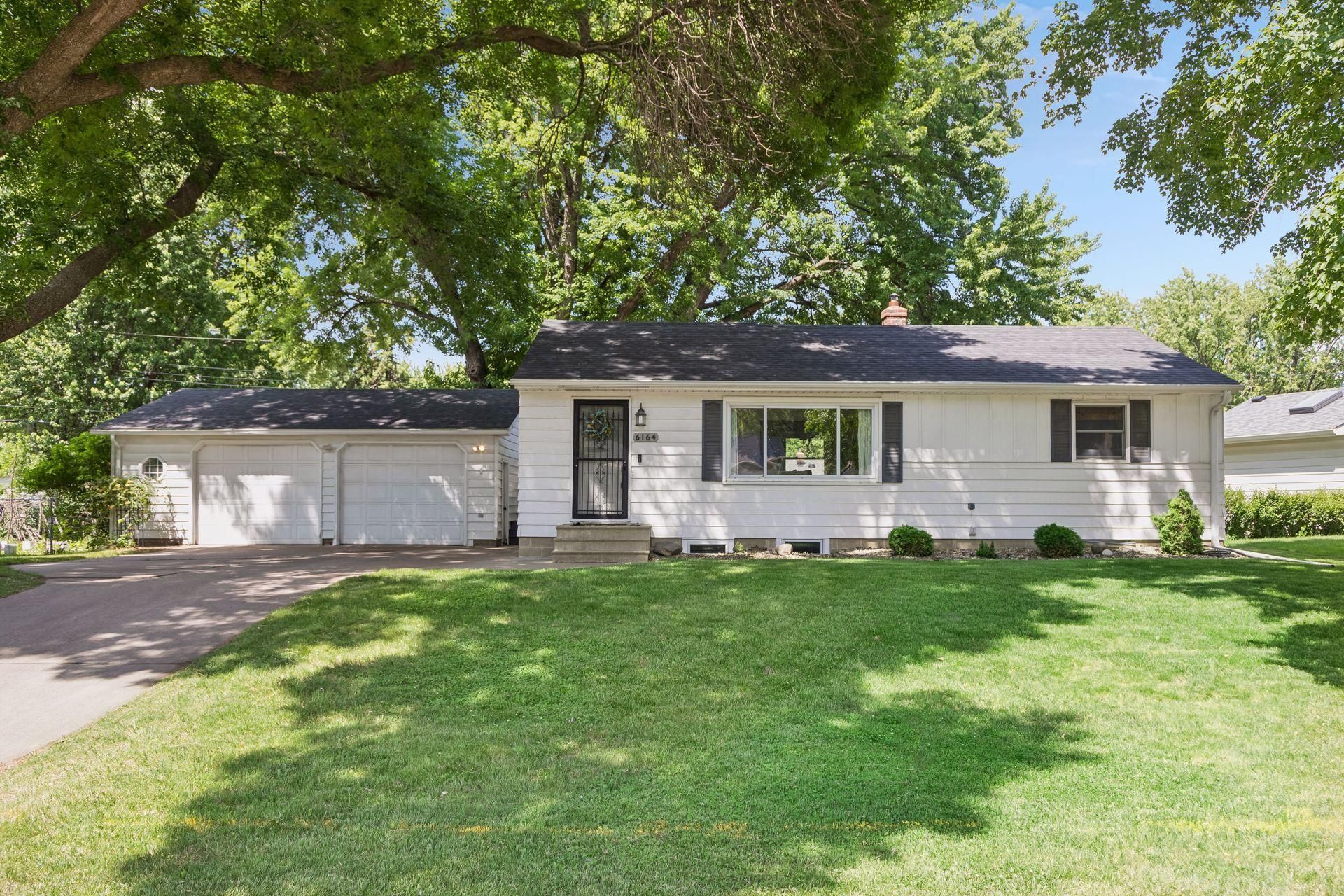 6164 Oak Knoll Drive , Woodbury, MN 55125