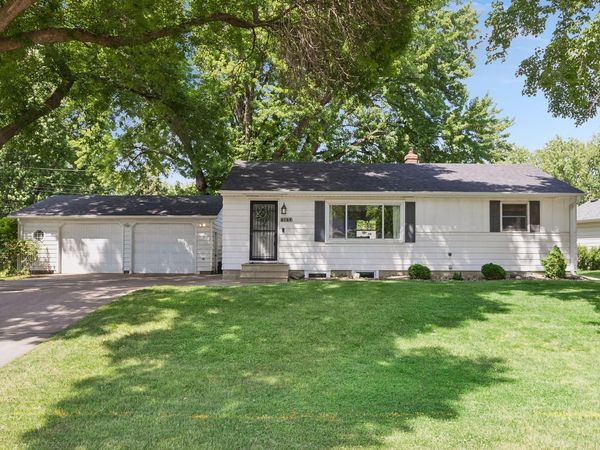 6164 Oak Knoll Drive , Woodbury, MN 55125