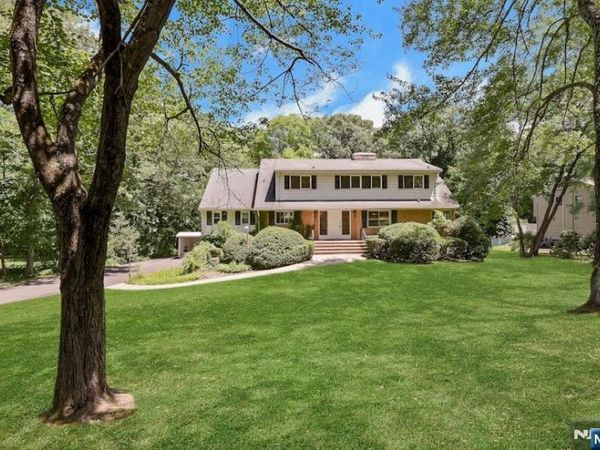 64 Overlook Drive, WOODCLIFF LAKE, NJ 07677