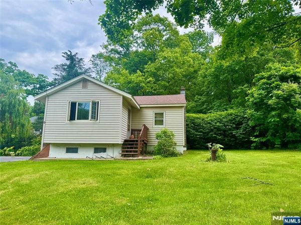9 Camille Drive, Jefferson Township, NJ 07849