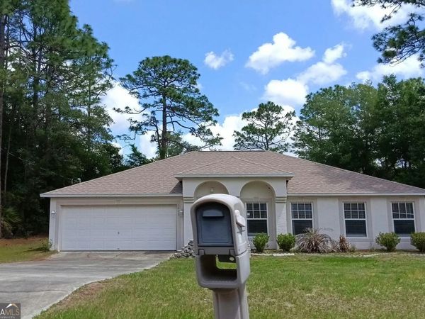 1911 W Quaker Lane, Citrus Springs, FL 34434