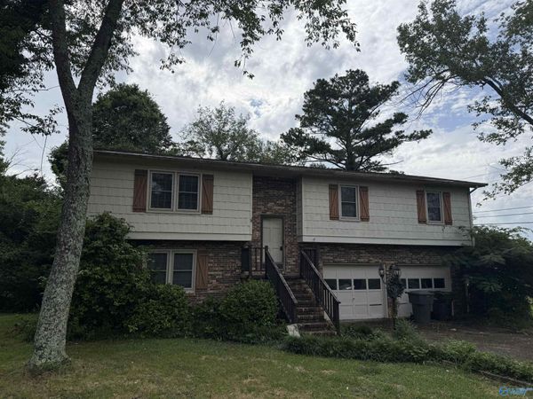 18 Sherwood Drive, Scottsboro, AL 35769