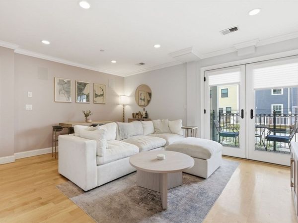 881 E 2nd St, Unit 10, Boston, MA 02127