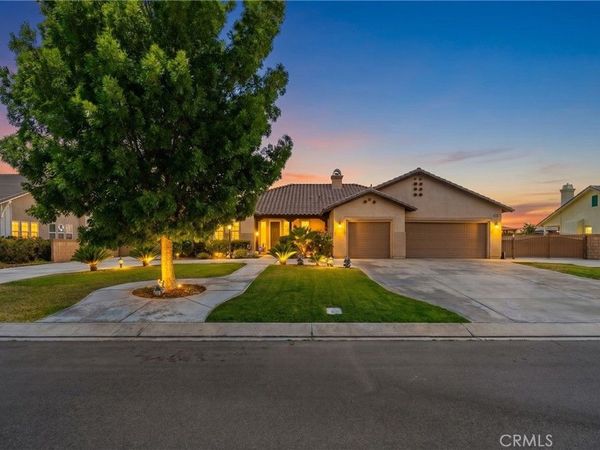 1718 E Whitlatch, Lancaster, CA 93535